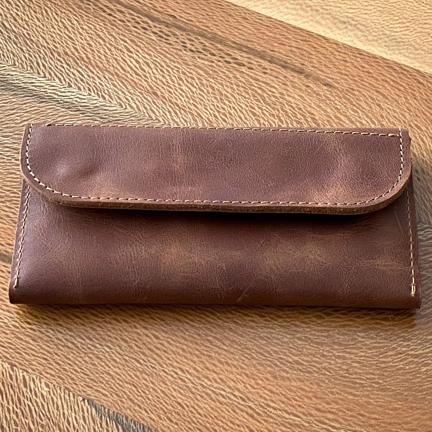 tütün kesesi, tütün çantası, camel renk, el yapımı, gerçek deri, %100 Hakiki Deri, El dikişi, gerçek dana derisi, minimalist tasarım, vintage, kişiye özel hediye, kişiselleştirme seçeneği