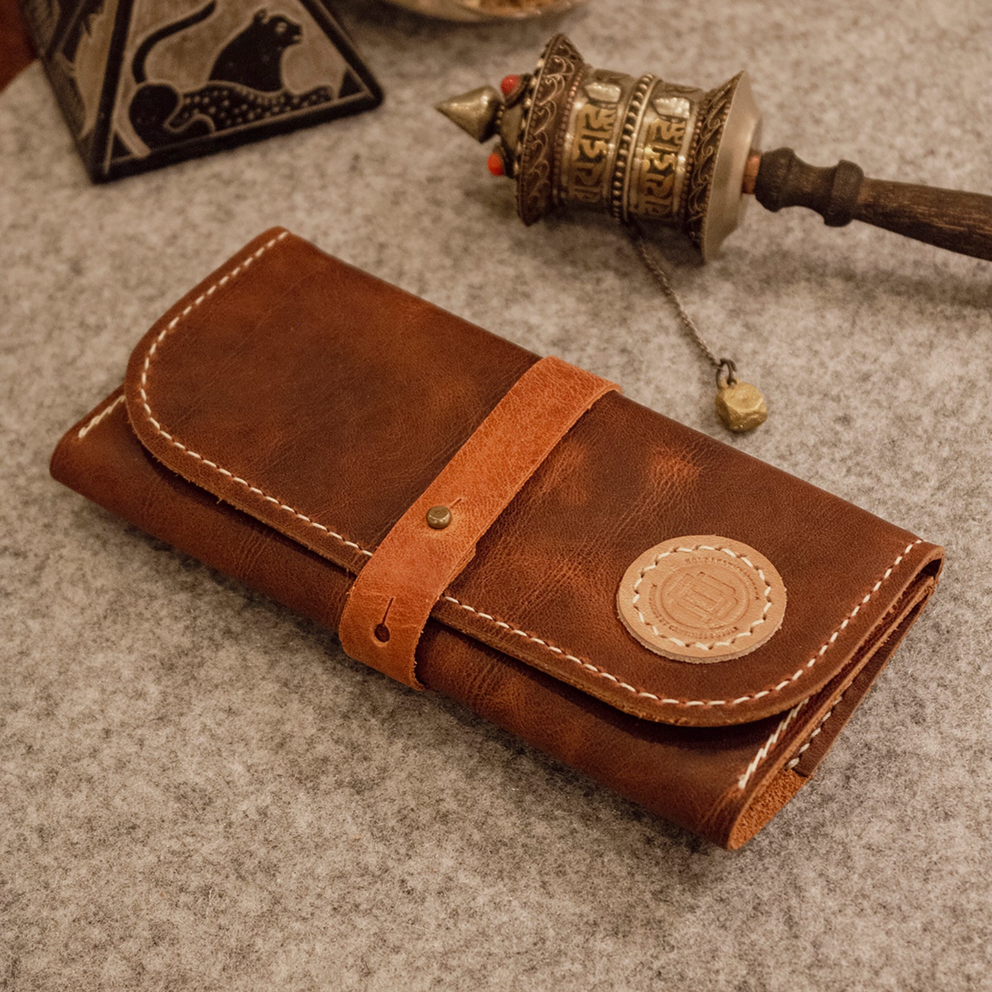 tütün kesesi, tütün çantası, camel renk, el yapımı, gerçek deri, %100 Hakiki Deri, El dikişi, gerçek dana derisi, minimalist tasarım, vintage, kişiye özel hediye, kişiselleştirme seçeneği
