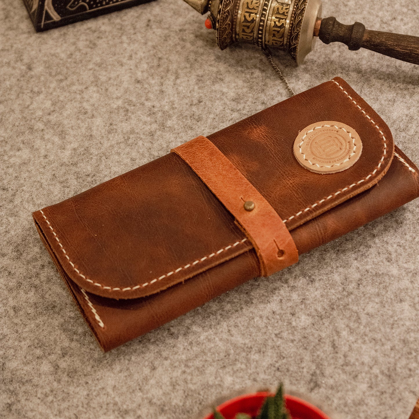 tütün kesesi, tütün çantası, camel renk, el yapımı, gerçek deri, %100 Hakiki Deri, El dikişi, gerçek dana derisi, minimalist tasarım, vintage, kişiye özel hediye, kişiselleştirme seçeneği