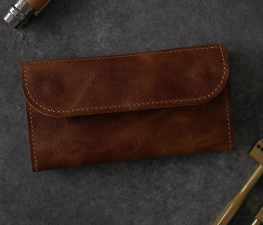 tütün kesesi, tütün çantası, camel renk, el yapımı, gerçek deri, %100 Hakiki Deri, El dikişi, gerçek dana derisi, minimalist tasarım, vintage, kişiye özel hediye, kişiselleştirme seçeneği