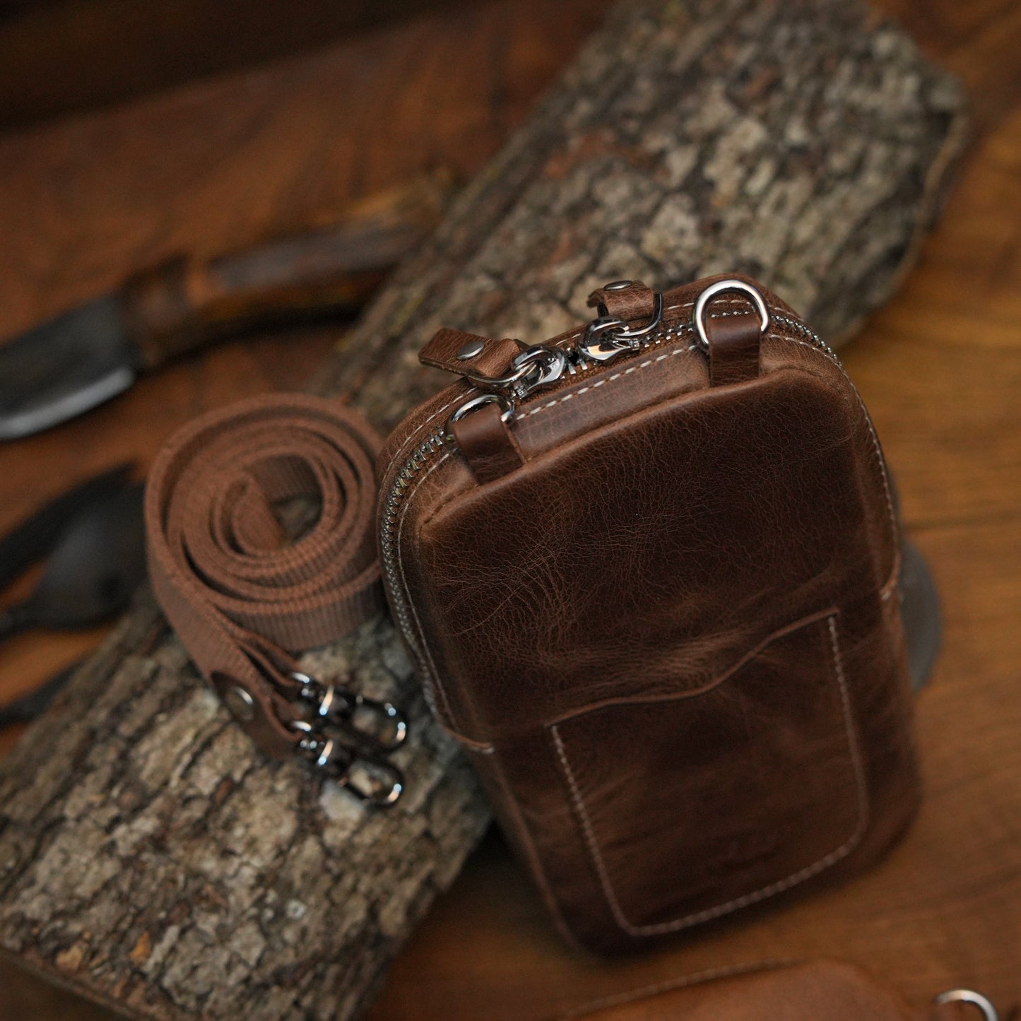 Vintage görünümlü deri telefon çantası