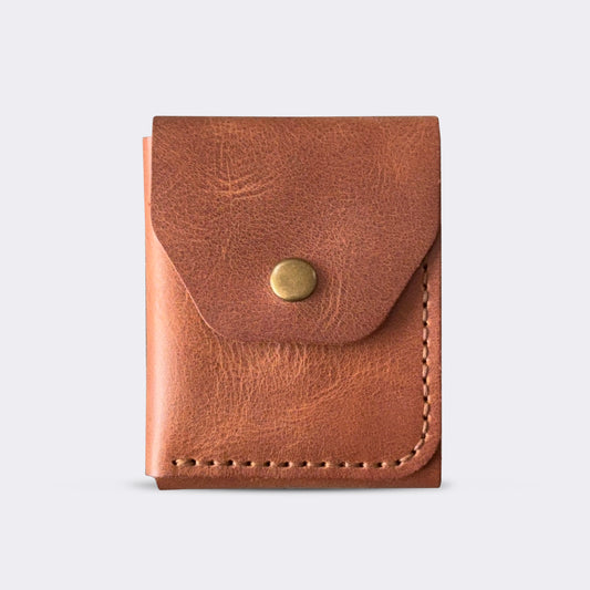 Hakiki dana derisinden tamamen el dikişiyle üretilen BoltLeather SLIDE cüzdanı keşfedin. 30–40 banknot kapasitesi ve 2 ayrı kart cebiyle günlük kullanım için ideal.