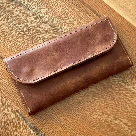 tütün kesesi, tütün çantası, camel renk, el yapımı, gerçek deri, %100 Hakiki Deri, El dikişi, gerçek dana derisi, minimalist tasarım, vintage, kişiye özel hediye, kişiselleştirme seçeneği